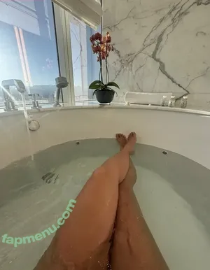 Yesjulz nude photo #0145