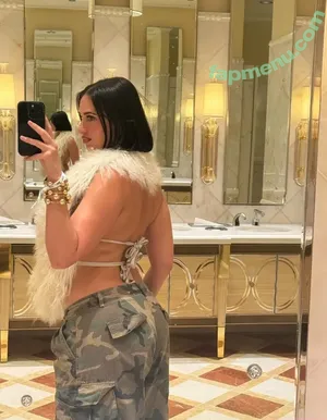 Yesjulz nude photo #0147