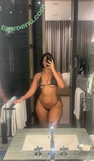 Yesjulz nude photo #0155