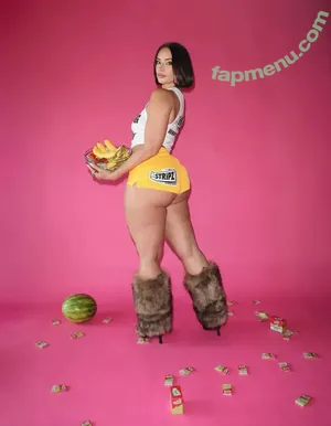 Yesjulz nude photo #0237