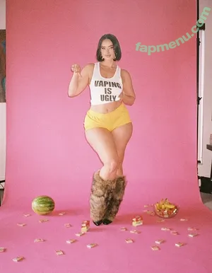 Yesjulz nude photo #0238