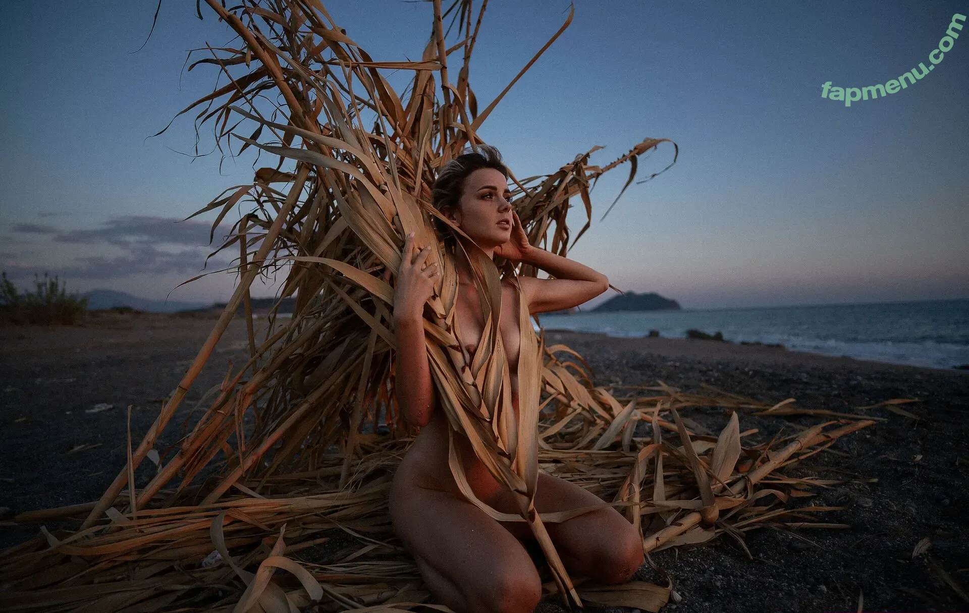 yesonee nude photo #0651 ( / ariaaback / arialll)