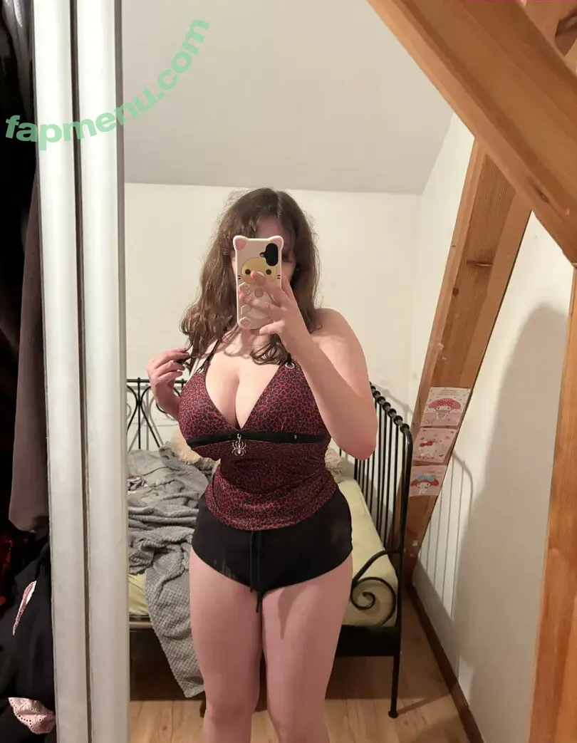 Ygwbt nude photo #2245 (Ygwbt)