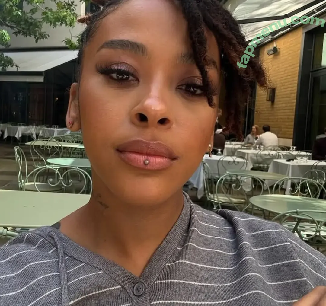 Yinka Bokinni nude photo #0001 (yinkabokinni)