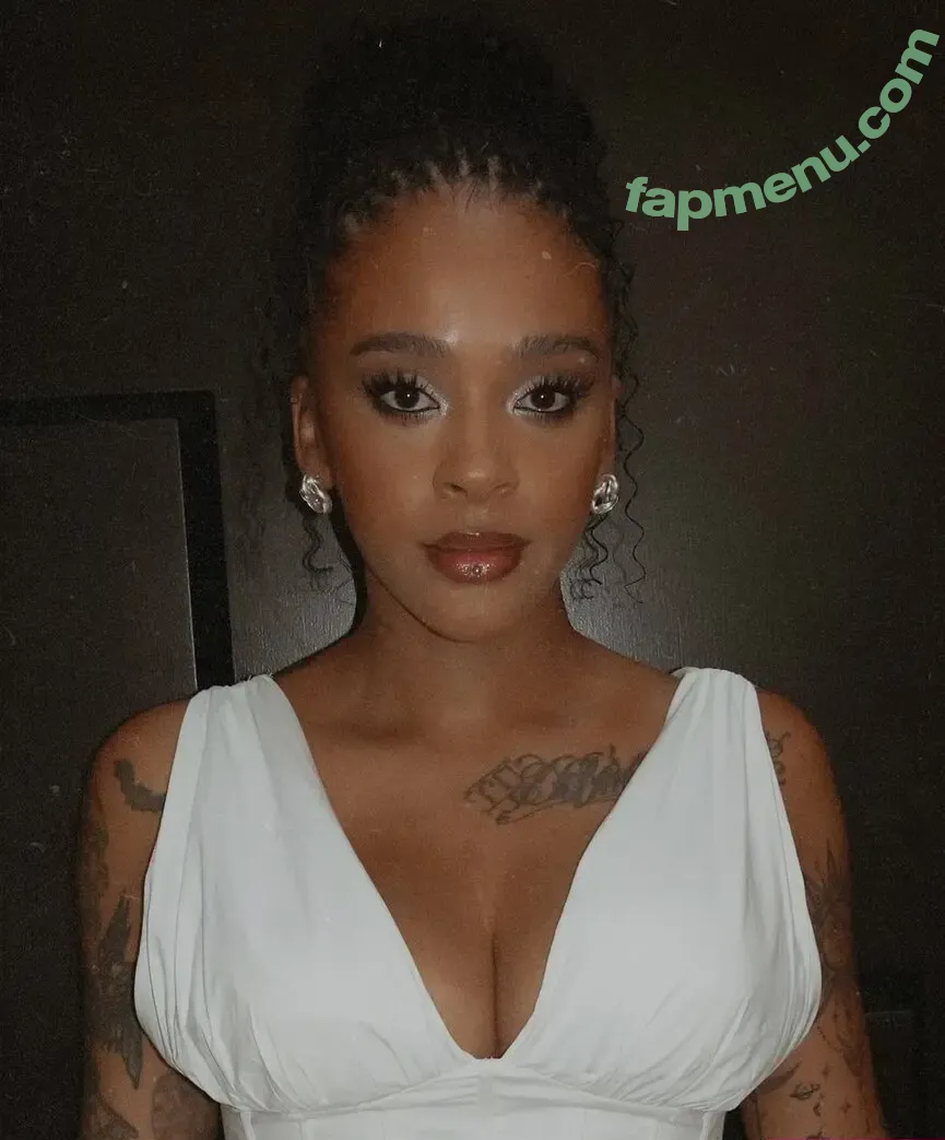 Yinka Bokinni nude photo #0005 (yinkabokinni)