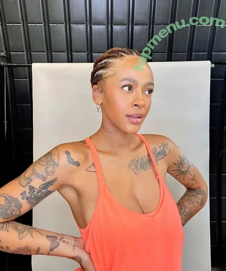 Yinka Bokinni nude photo #0022 (yinkabokinni)