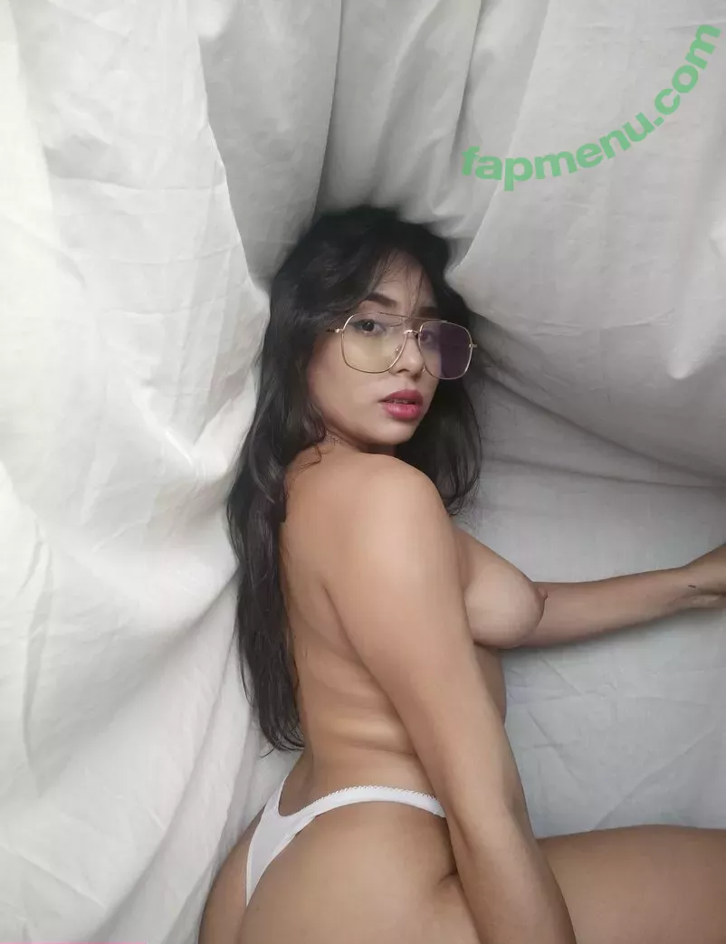 yiyisweetcousin nude photo #0019 (theweedcousin)