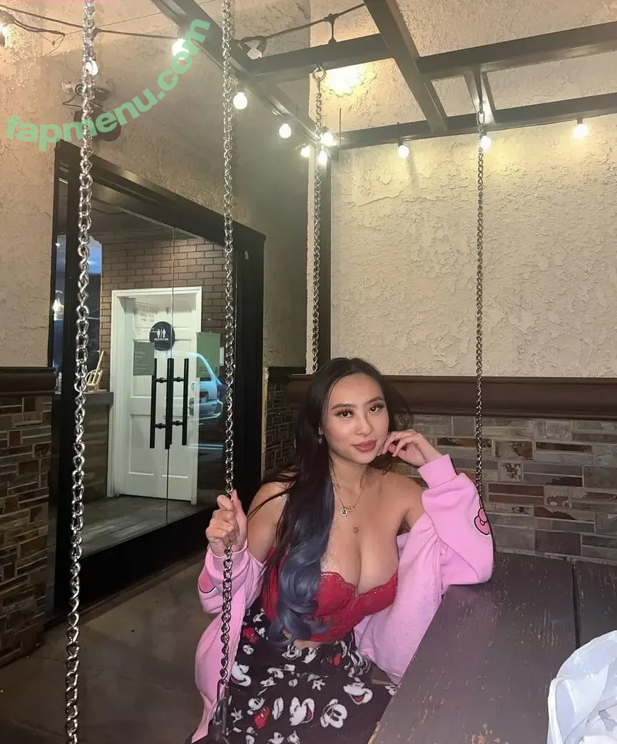 Ynori Nguyen nude photo #0009 (liluzinori / xoxoynori / ynori.nguyen)