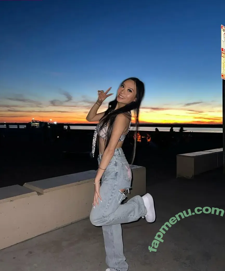 Ynori Nguyen nude photo #0011 (liluzinori / xoxoynori / ynori.nguyen)
