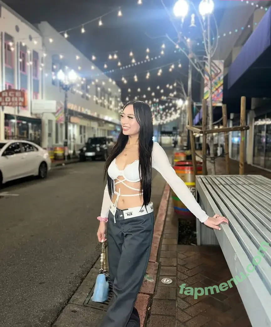 Ynori Nguyen nude photo #0016 (liluzinori / xoxoynori / ynori.nguyen)