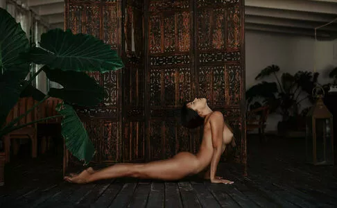 Yoana Nikolova / nikolova_y nude photo #0058