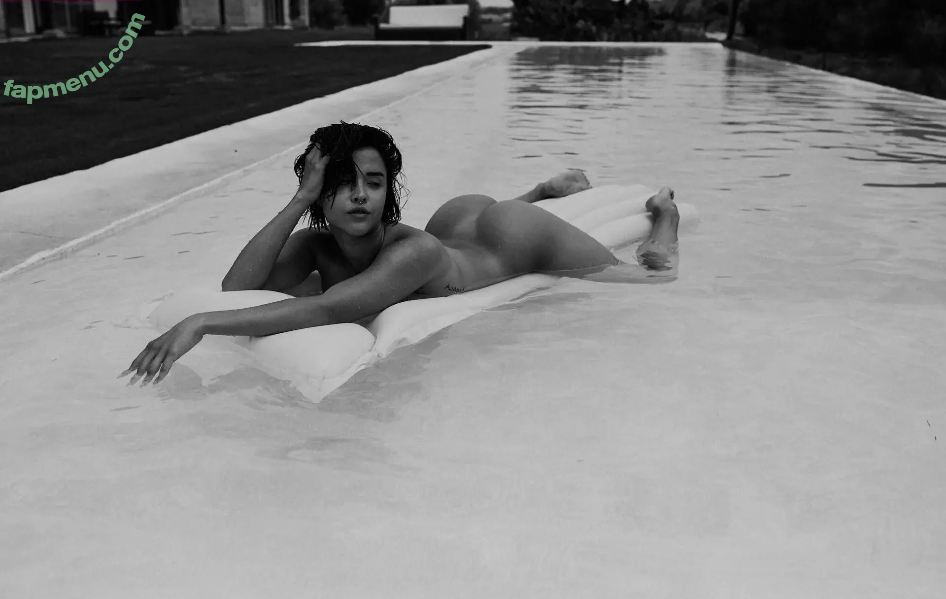 Yoana Nikolova nude photo #0510 (nikolova__y / nikolova_y)