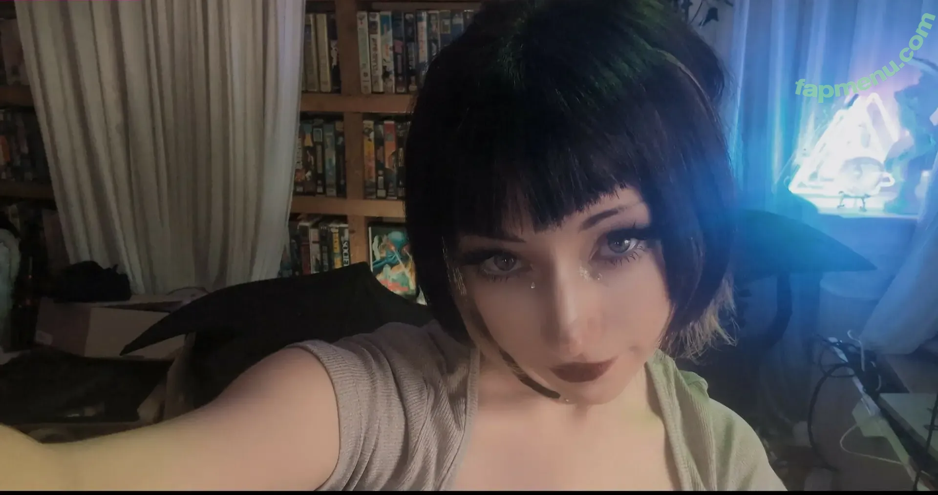 Yogscast Bouphe nude photo #0095 (bouphe / bouphemagic)