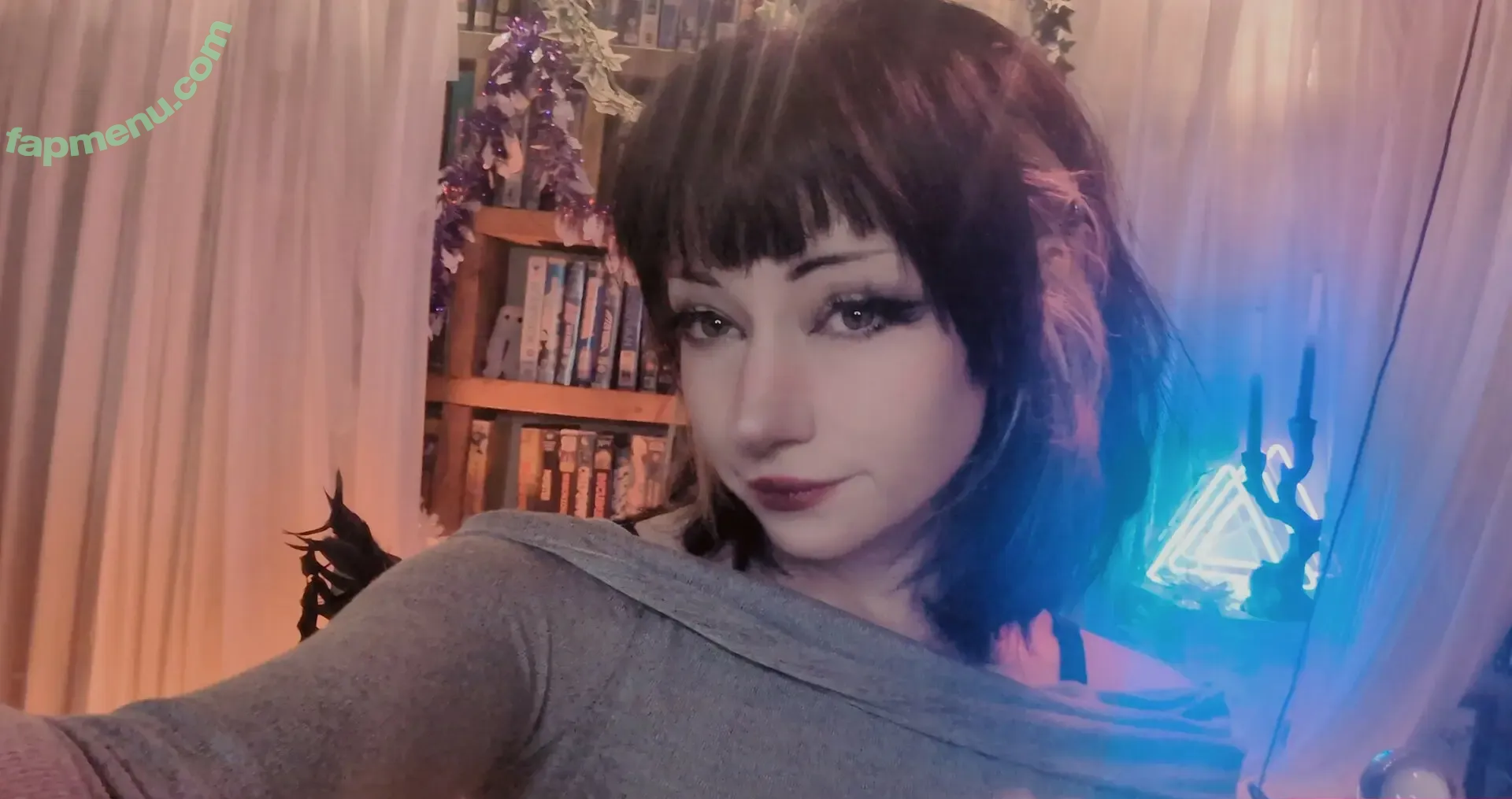 Yogscast Bouphe nude photo #0118 (bouphe / bouphemagic)