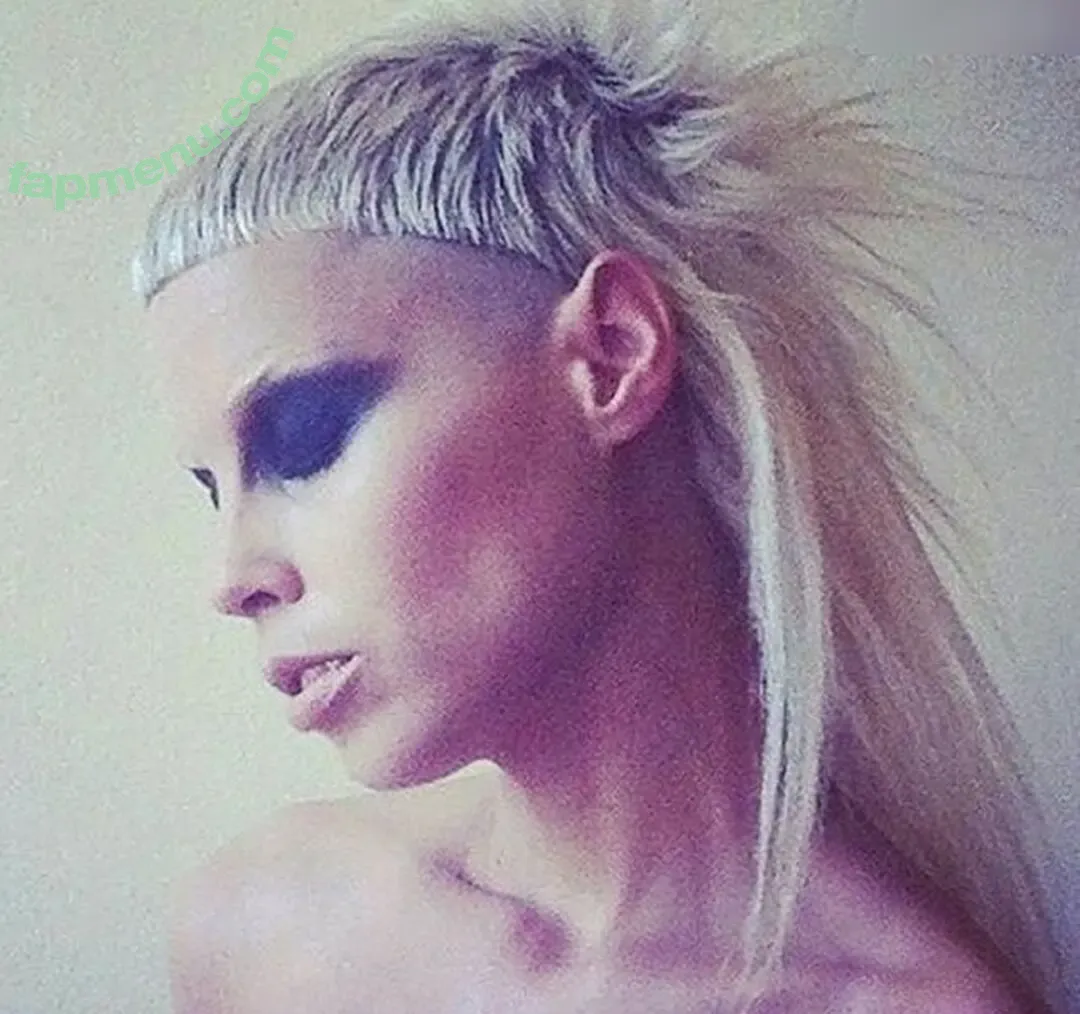 Yolandi Visser nude photo #0015 (zefside.represent)