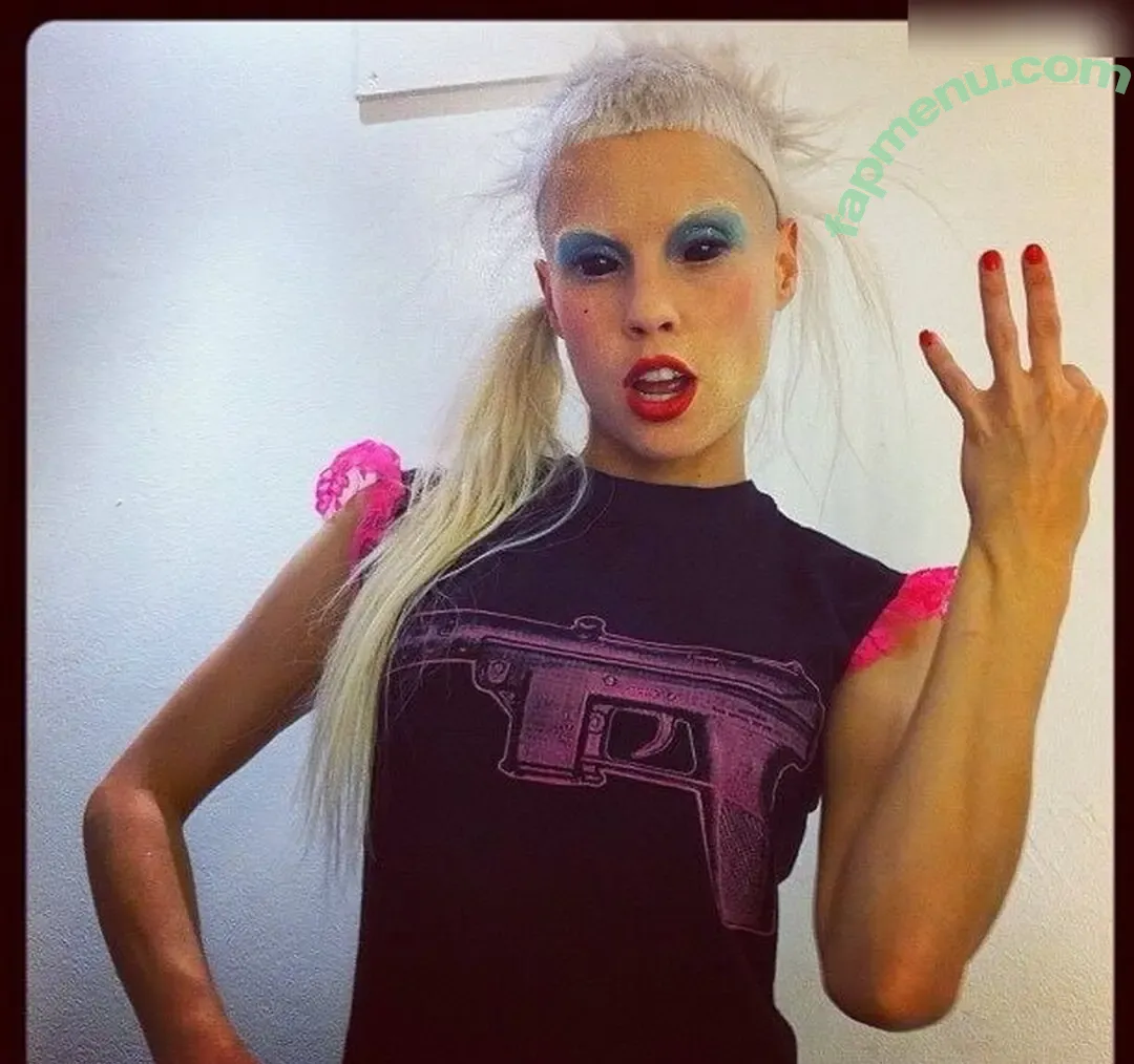 Yolandi Visser nude photo #0033 (zefside.represent)