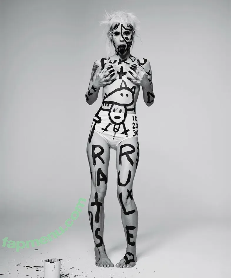 Yolandi nude photo #0001 (Yolandi)
