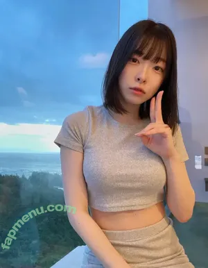 Yomicomichu_ nude photo #0002