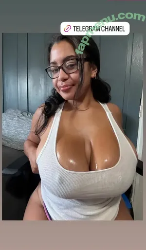 Yomyjuggs / Milky Titties / Yomyareolas / Yomywrist nude photo #0194