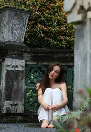 youngy.lizzy / Lizzy Youngy / lizz_youngy nude photo #0363
