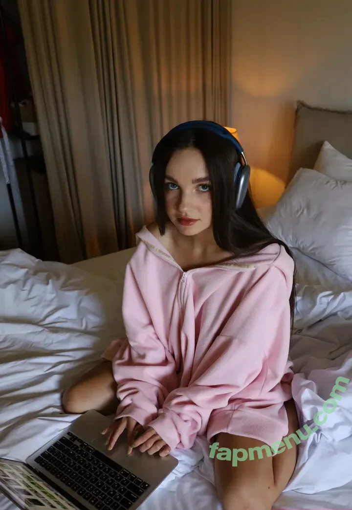 youngy.lizzy nude photo #0412 (Lizzy Youngy / lizz_youngy)