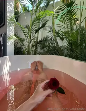 YOUR TASHA / tashaghouri / your.tasha nude photo #0187