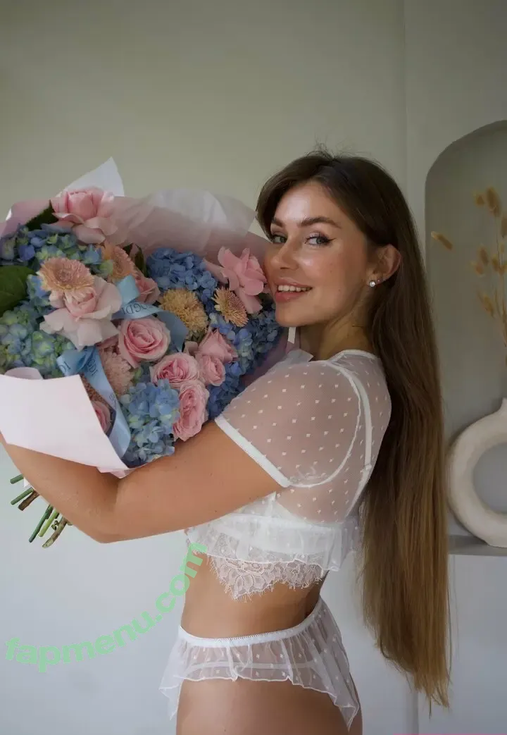 YOUR TASHA nude photo #0179 (tashaghouri / your.tasha)