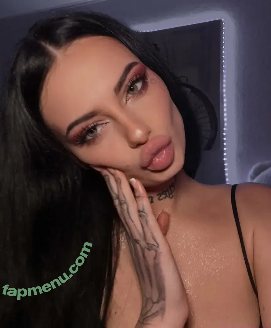 yourange nude photo #0007 (Angelina Marcenko / _prettyange_)