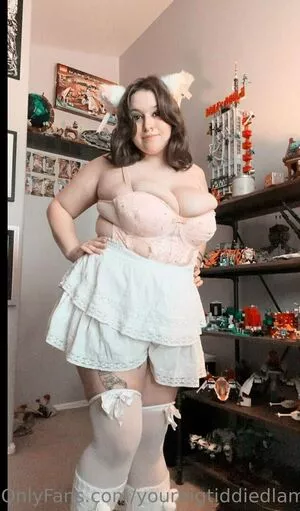 yourbigtiddiedlamb / la_b0ss_lady_ nude photo #0002