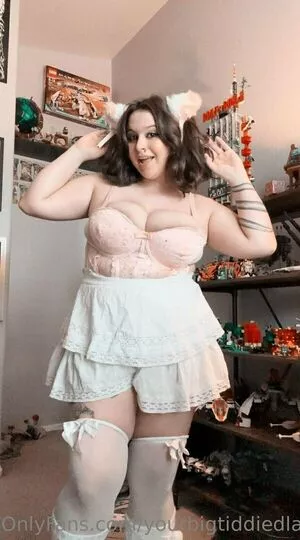 yourbigtiddiedlamb / la_b0ss_lady_ nude photo #0003