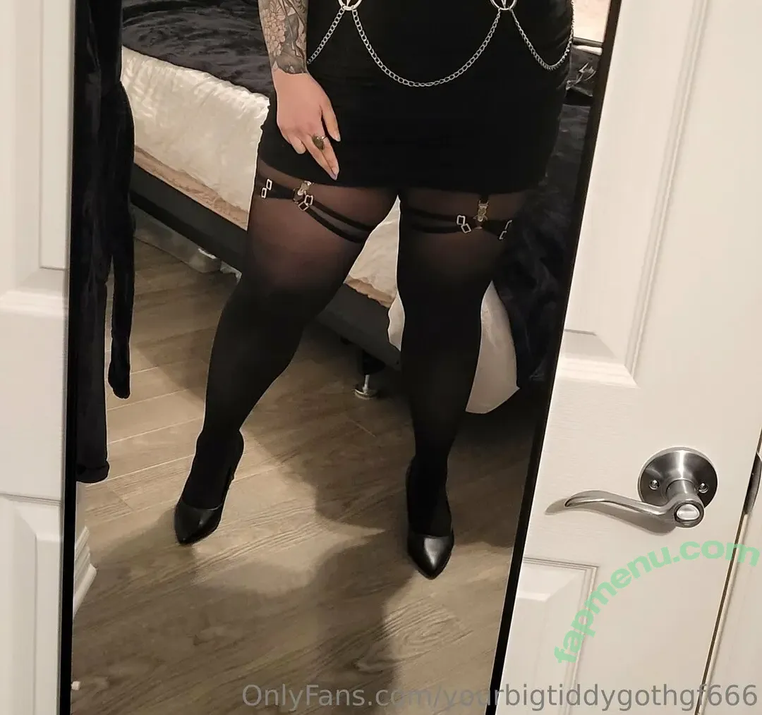 yourbigtiddygothgf666 nude photo #0002 (yourbigtiddygothgf666)