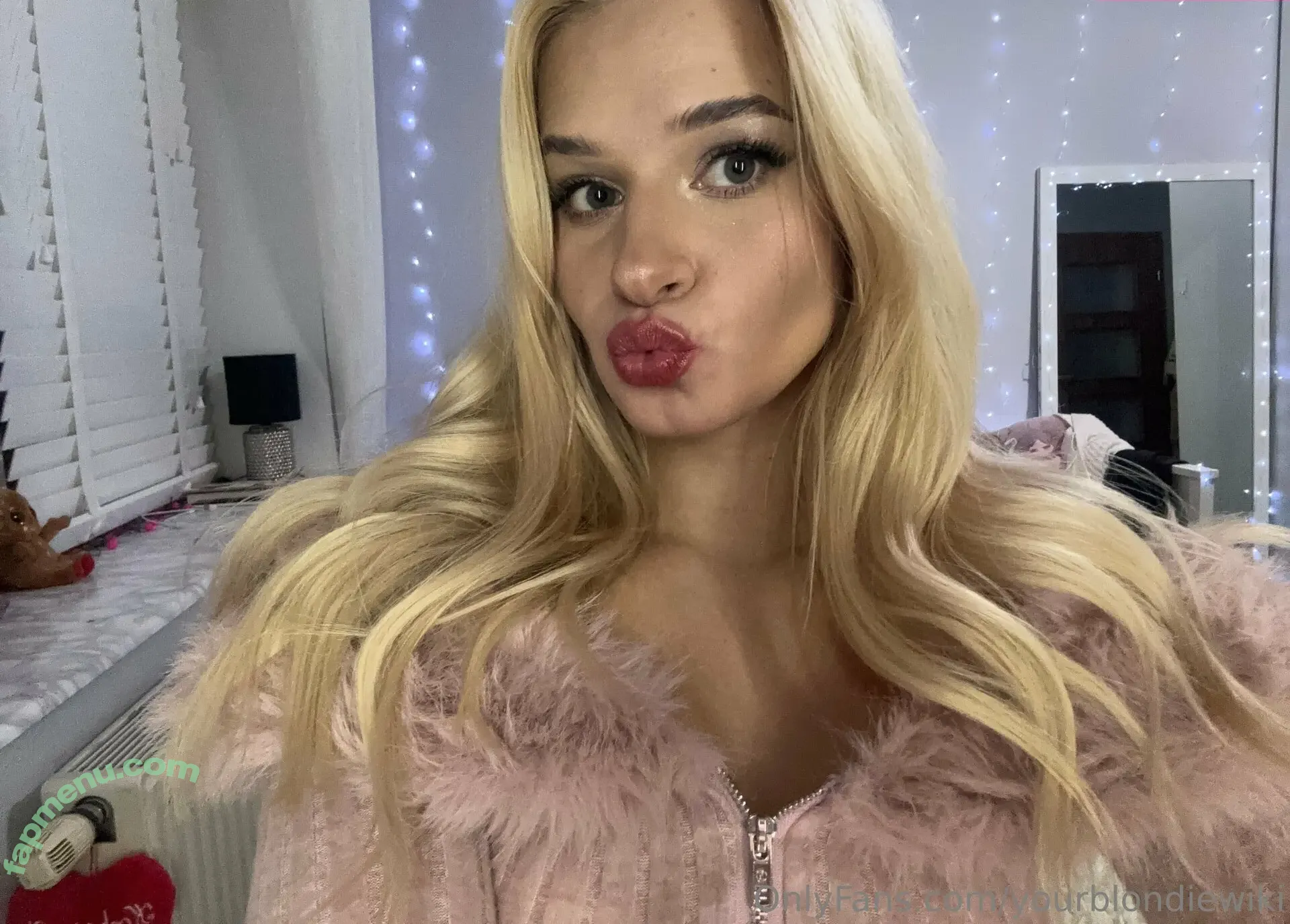 yourblondiewiki nude photo #0008 (tiny_blondesss)