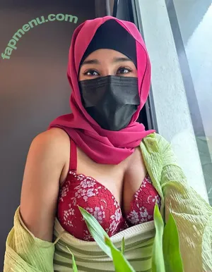 yourgfaliyah / yofavvniyaa nude photo #0086
