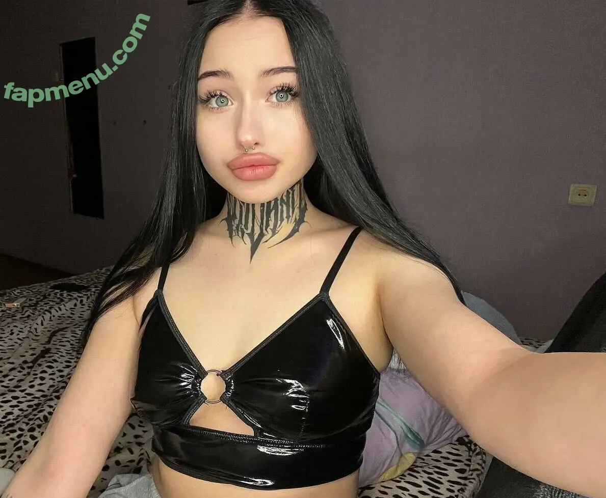 yourhottienica nude photo #0010 (yourhottienica)