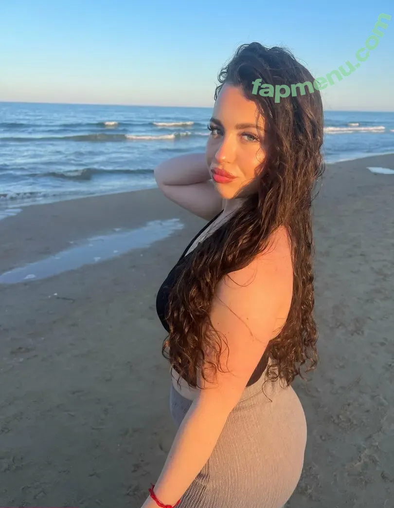 yourlittlenoa nude photo #0203 (thelittlelunaa)