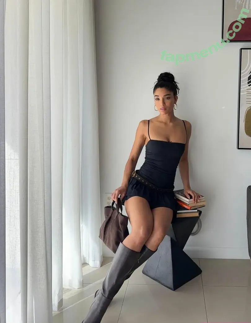 Yovanna Ventura nude photo #1093 (Yoventura / whoisyoventura)