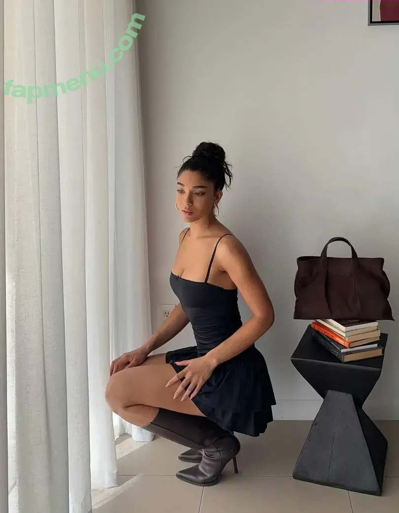 Yovanna Ventura nude photo #1098 (Yoventura / whoisyoventura)
