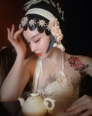 Yuan Herong / yuanherong.1229 nude photo #2378