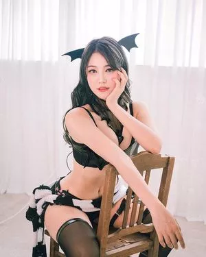 Yuggie_TV / YuggieTV nude photo #0034