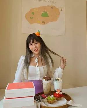 Yuggie_TV / YuggieTV nude photo #0118