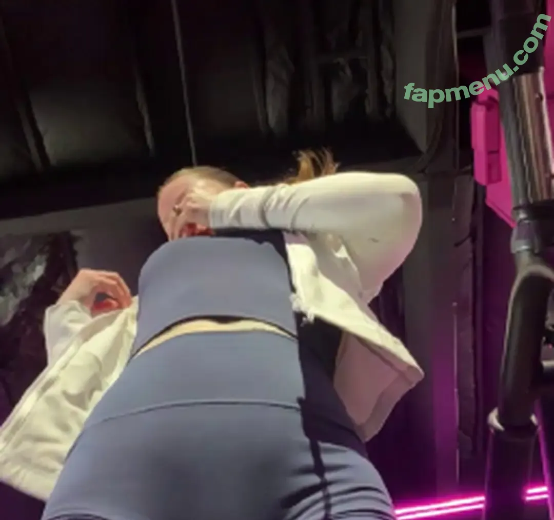 Yulia Karavayeva nude photo #0003 (YuliaTTV / yuliakaravayeva)