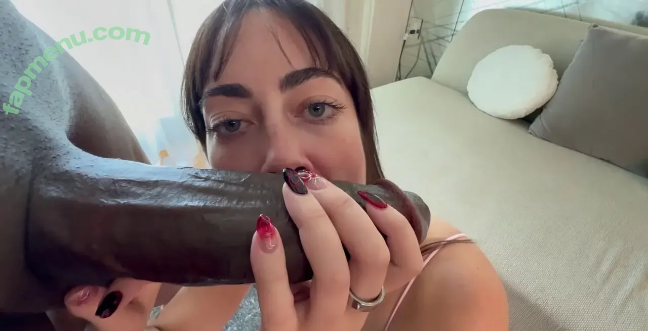 yungllamacita nude photo #0016 (Lily Alcott)