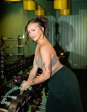 Yungstachel nude photo #0234