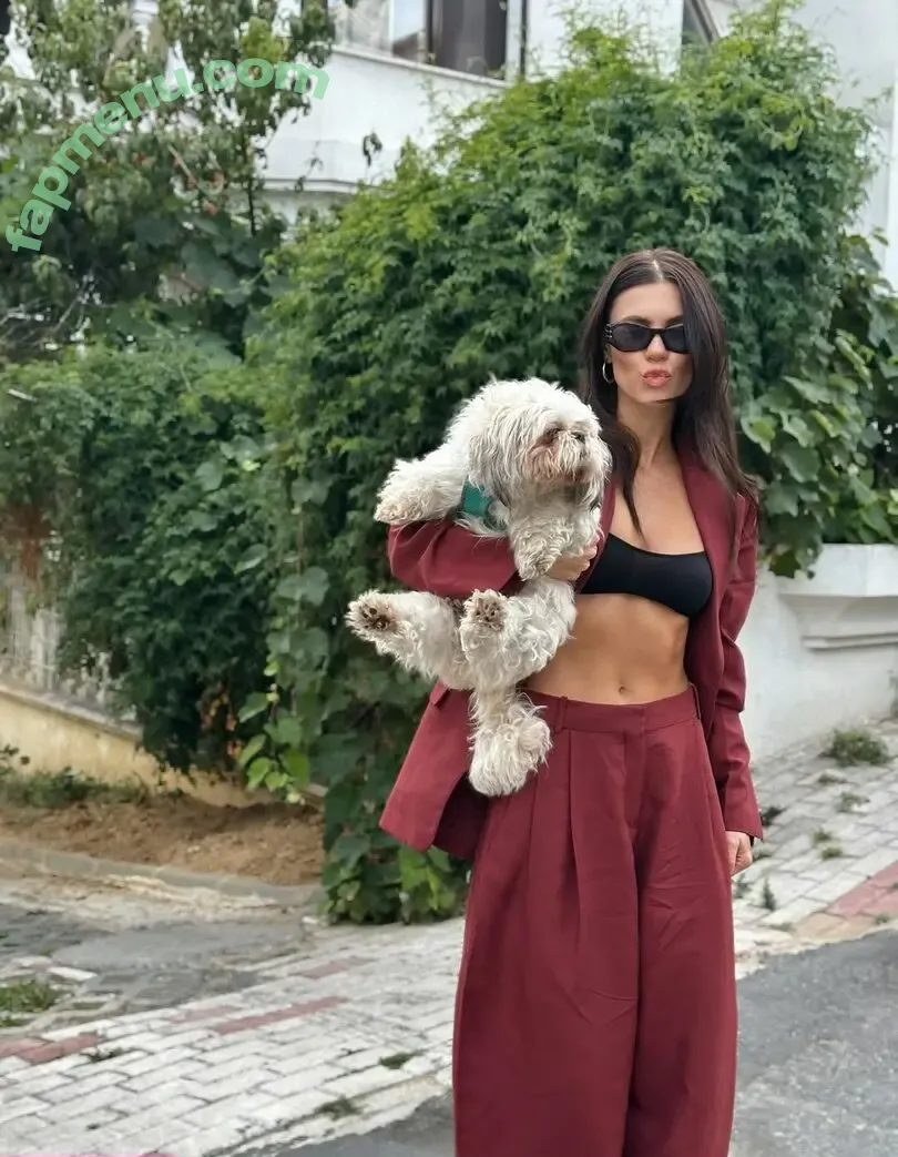 Yusra Geyik nude photo #0007 (yusrageyik)
