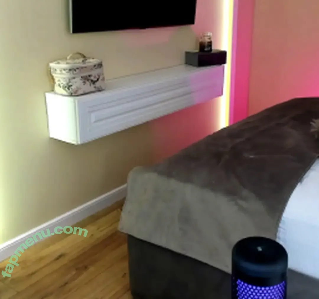 Yveline nude photo #0267 (YvelineMFC / wildheart14 / yveline_yvy)