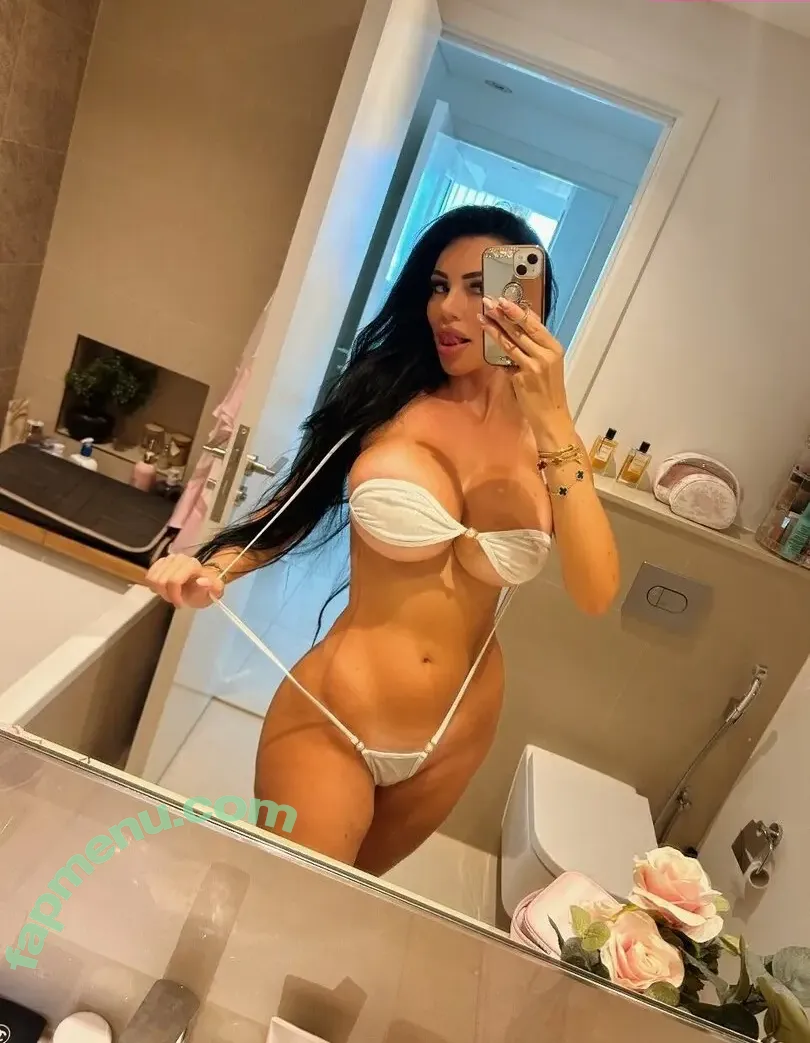 yvonne_bar nude photo #0473 (Yvonnebar2021 / yvonne_bar_)