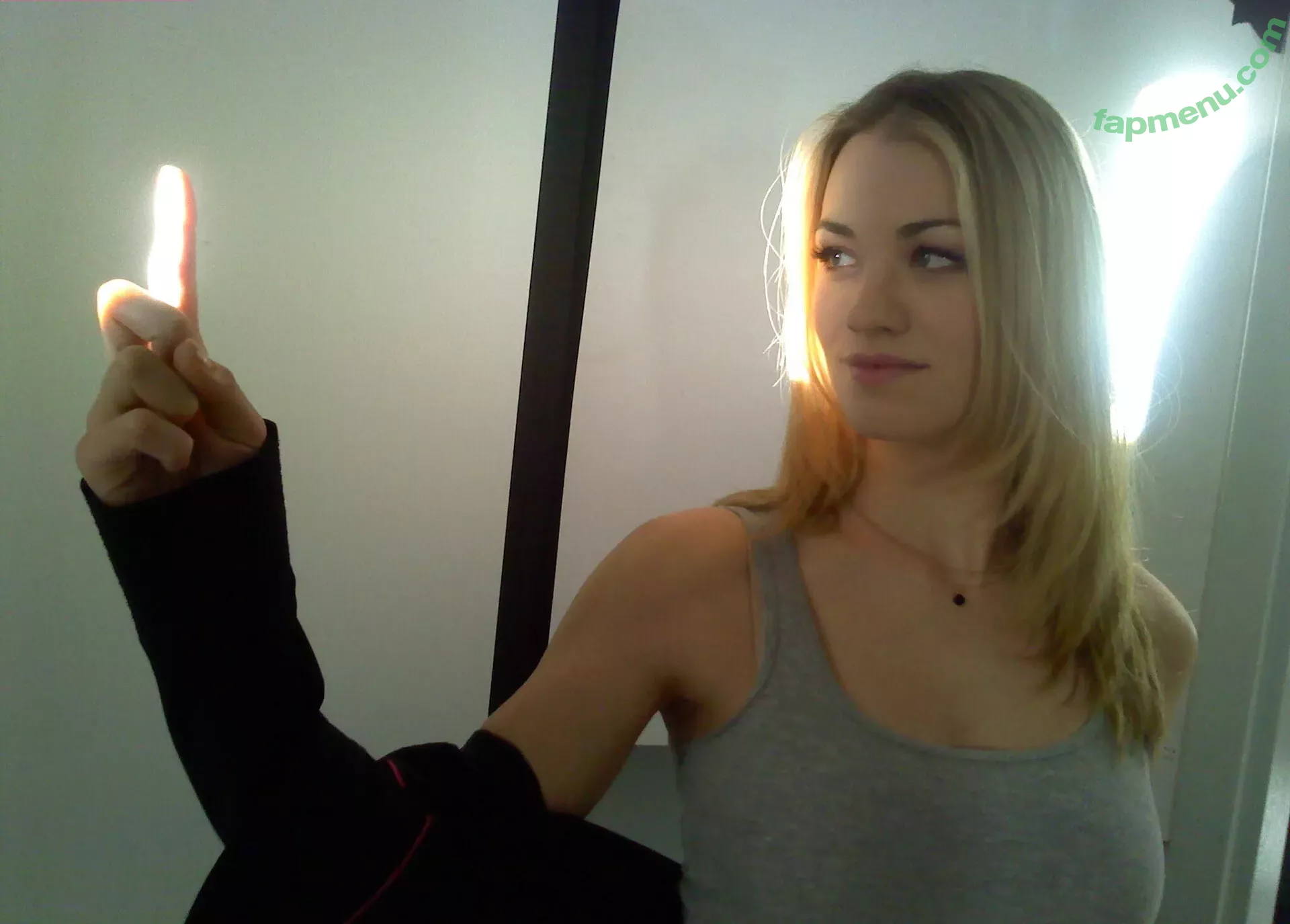Yvonne Strahovski nude photo #0196 (y_strahovski / yvonnestrahovski)