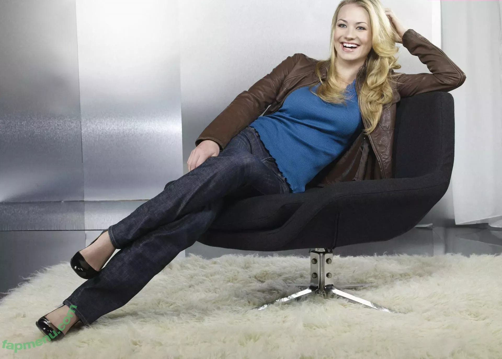Yvonne Strahovski nude photo #0215 (y_strahovski / yvonnestrahovski)
