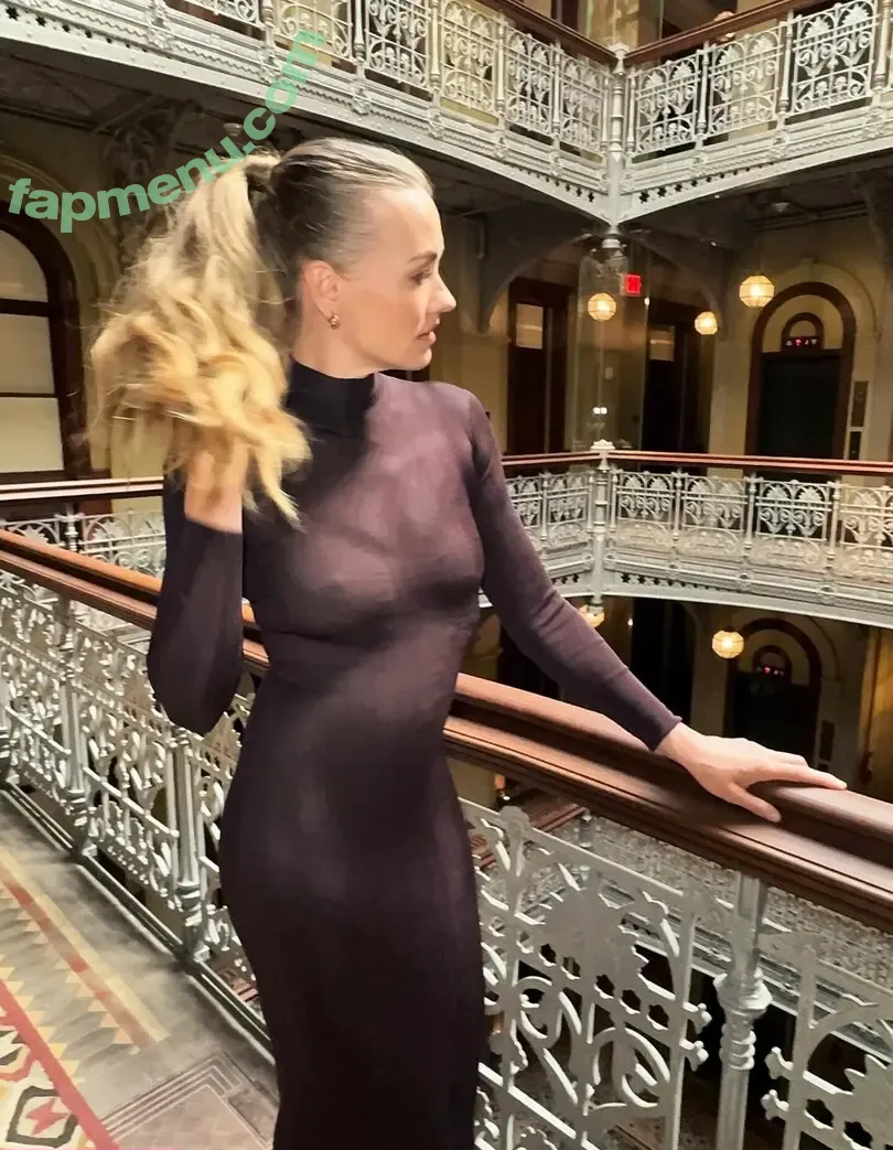 Yvonne Strahovski nude photo #0443 (y_strahovski / yvonnestrahovski)