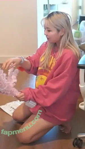 Yvonnie / yvonne817 / yvonnieng nude photo #0411